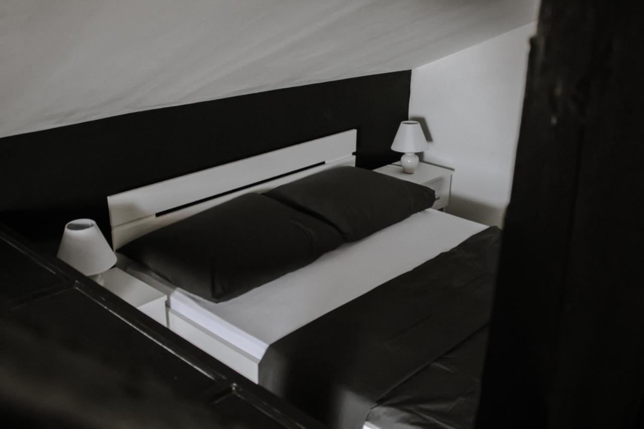 Bianco Nero Appartamento Ni Buitenkant foto